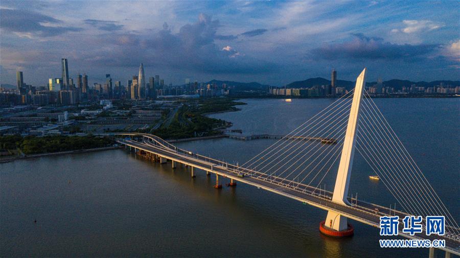 (在習(xí)近平新時代中國特色社會主義思想指引下——新時代新作為新篇章·習(xí)近平總書記關(guān)切事·圖文互動)(1)我家大門常打開——經(jīng)濟(jì)特區(qū)全方位對外開放故事