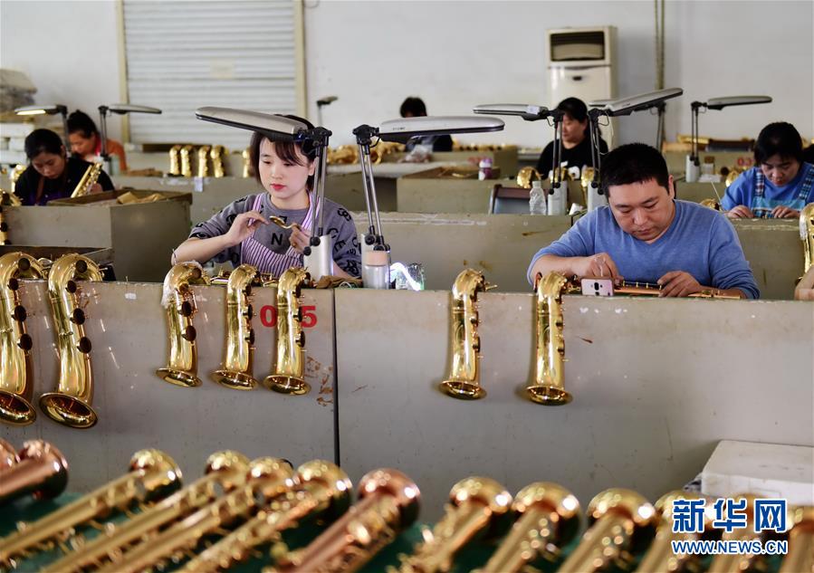 (全面建成小康社會(huì)“百城千縣萬村調(diào)研行”·圖文互動(dòng))(4)河北周窩:“音樂小鎮(zhèn)”奏響鄉(xiāng)村振興協(xié)奏曲