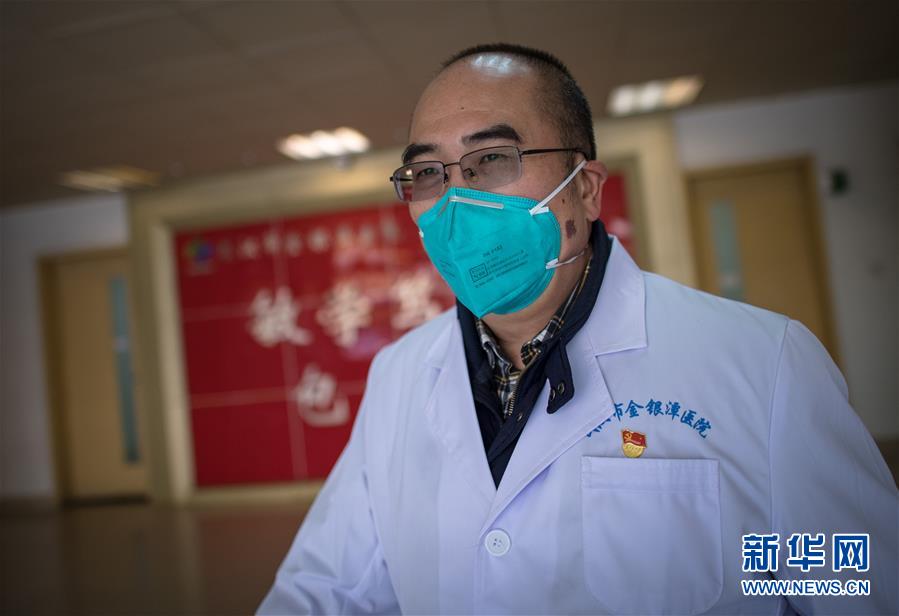 （抗疫先進(jìn)事跡·圖文互動(dòng)）（3）張定宇：疫情“暴風(fēng)眼”里，“漸凍”之軀與時(shí)間賽跑