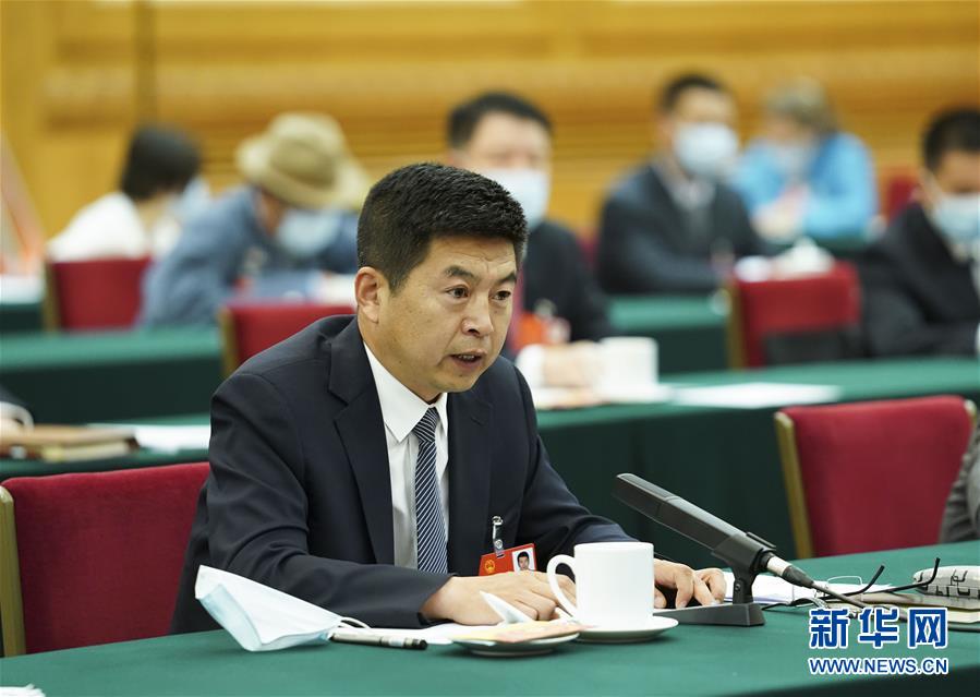 （新華全媒頭條·圖文互動(dòng)）（5）從人民中汲取磅礴力量——習(xí)近平總書記同出席2020年全國(guó)兩會(huì)人大代表、政協(xié)委員共商國(guó)是紀(jì)實(shí)