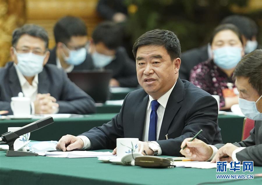 （新華全媒頭條·圖文互動(dòng)）（6）從人民中汲取磅礴力量——習(xí)近平總書記同出席2020年全國(guó)兩會(huì)人大代表、政協(xié)委員共商國(guó)是紀(jì)實(shí)