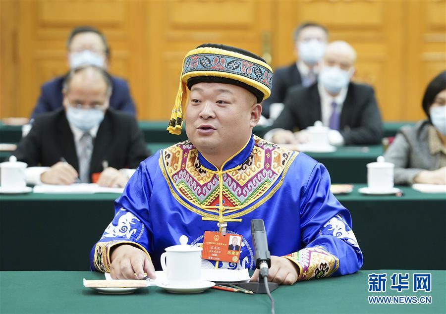 （新華全媒頭條·圖文互動(dòng)）（8）從人民中汲取磅礴力量——習(xí)近平總書記同出席2020年全國(guó)兩會(huì)人大代表、政協(xié)委員共商國(guó)是紀(jì)實(shí)