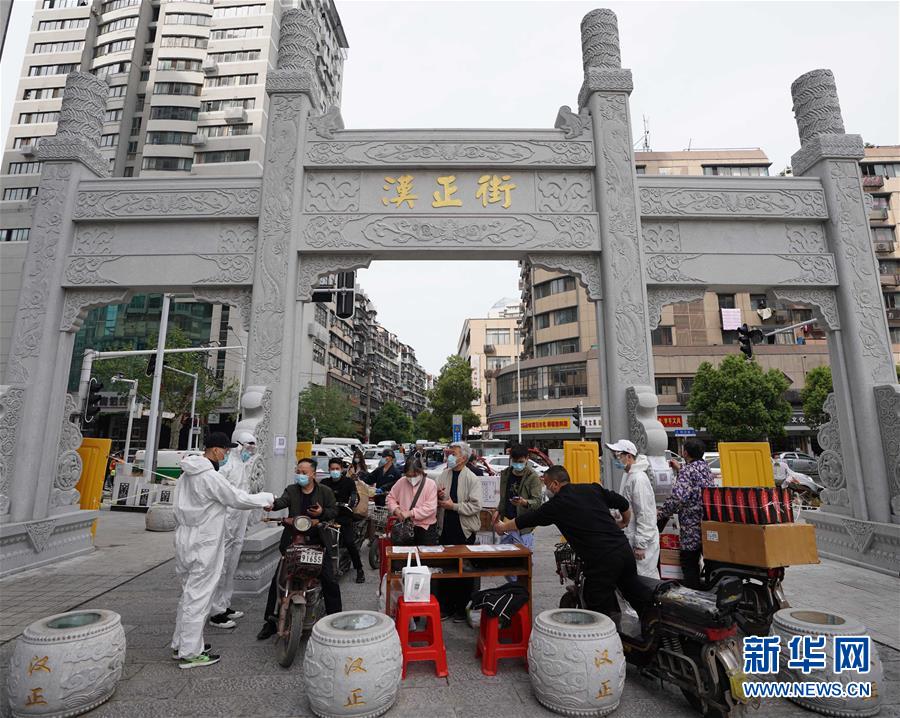 （新華全媒頭條·圖文互動(dòng)）（14）從人民中汲取磅礴力量——習(xí)近平總書記同出席2020年全國(guó)兩會(huì)人大代表、政協(xié)委員共商國(guó)是紀(jì)實(shí)