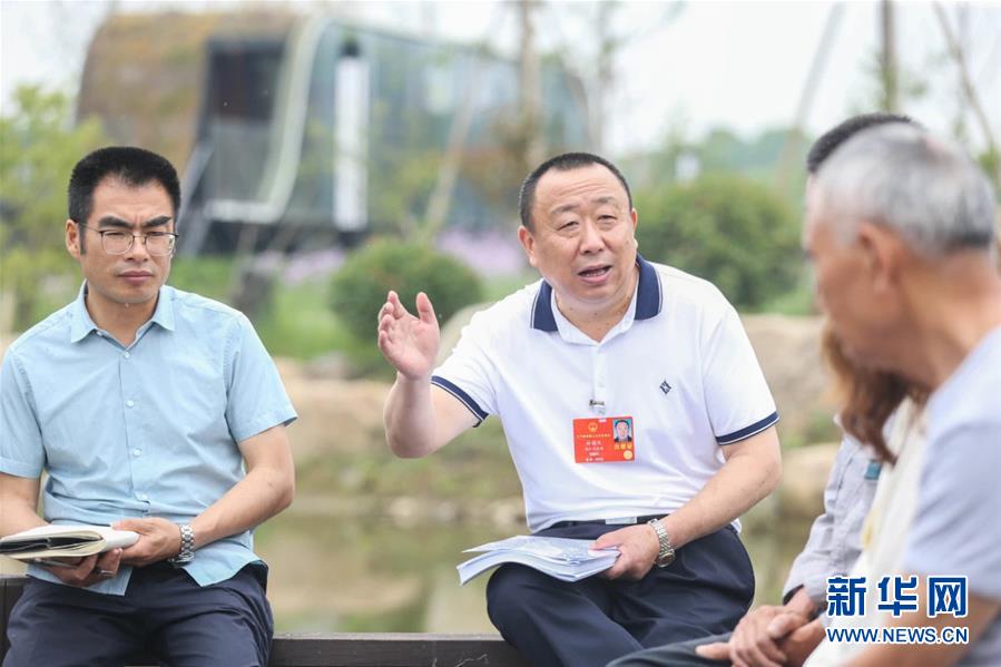 （新華全媒頭條·兩會精神看落實·圖文互動）（2）整體謀劃、系統(tǒng)升級、全面提升——落實全國兩會精神織牢織密公共衛(wèi)生防護網(wǎng)