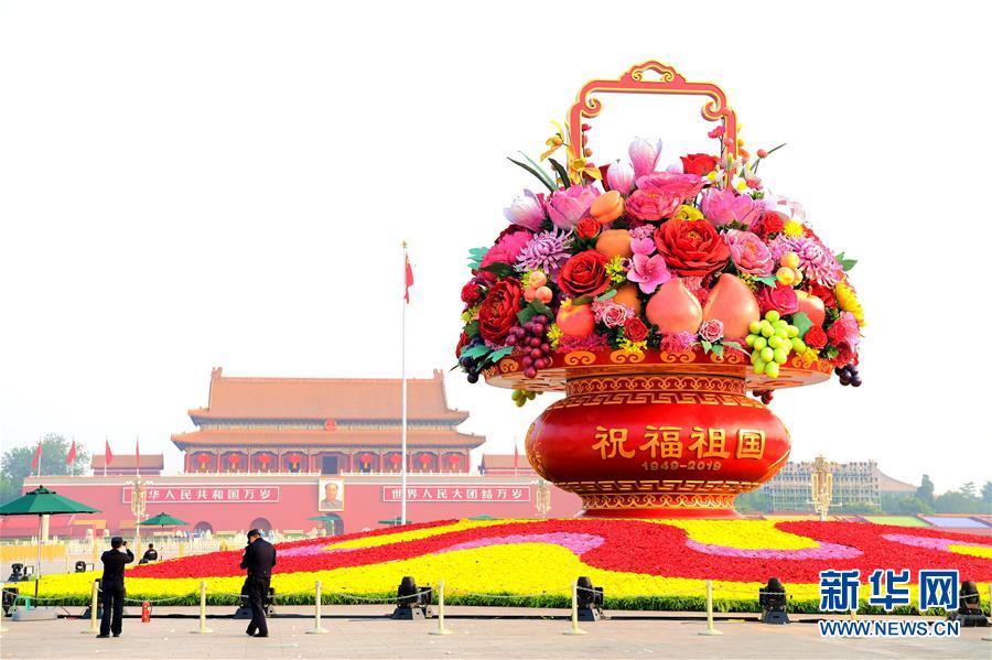 （圖文互動）（2）7小時組裝！18米高巨型“花果籃”亮相天安門廣場