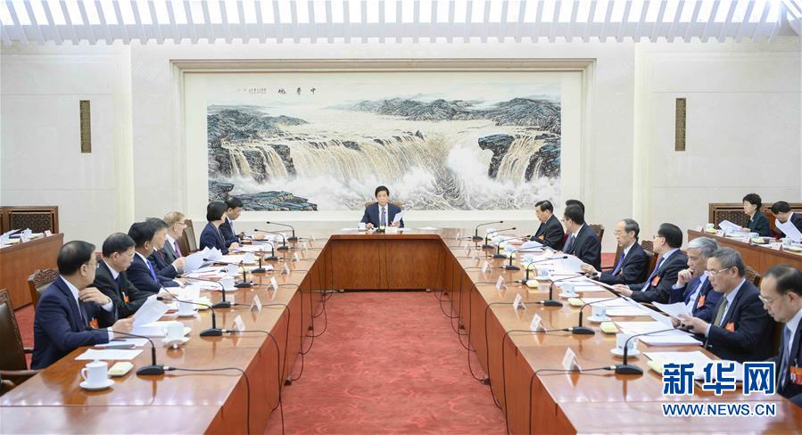 (兩會(huì))十三屆全國人大二次會(huì)議主席團(tuán)常務(wù)主席第一次會(huì)議舉行 栗戰(zhàn)書主持