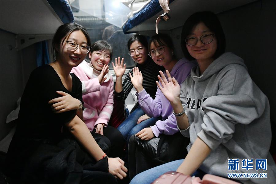 （新華全媒頭條·圖文互動）（2）凝心鑄師魂　立德育新人——以習(xí)近平同志為核心的黨中央關(guān)心教師隊(duì)伍建設(shè)紀(jì)實(shí)