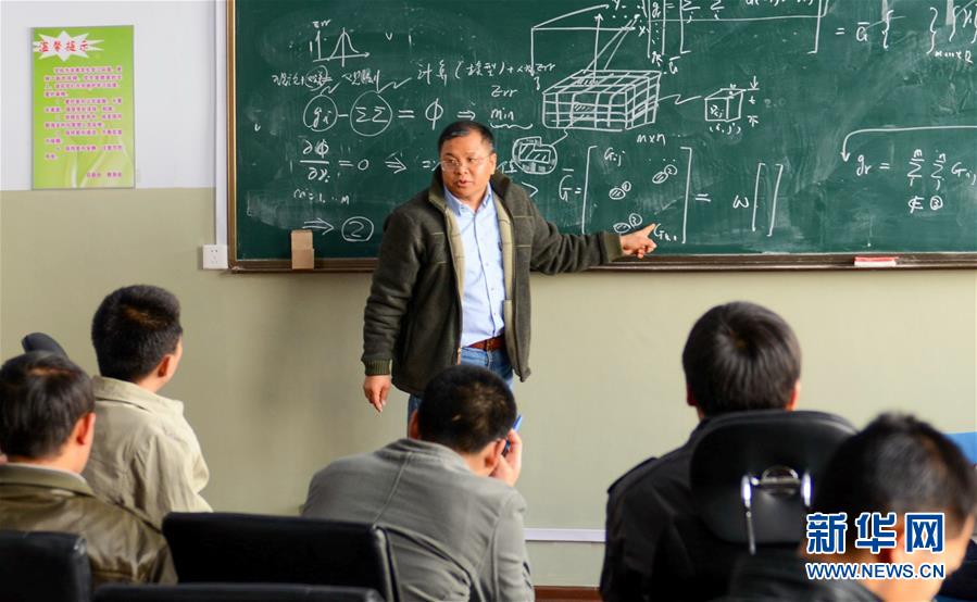 （新華全媒頭條·圖文互動）（5）凝心鑄師魂　立德育新人——以習(xí)近平同志為核心的黨中央關(guān)心教師隊(duì)伍建設(shè)紀(jì)實(shí)