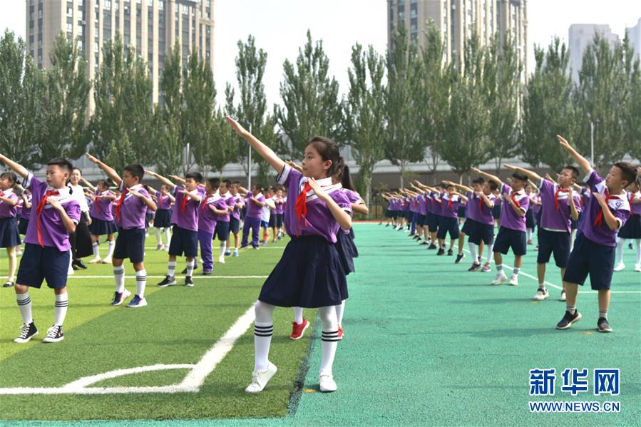 （體育·圖文互動(dòng)）（1）（在習(xí)近平新時(shí)代中國(guó)特色社會(huì)主義思想指引下——新時(shí)代新作為新篇章·總書記關(guān)心的百姓身邊事）奔跑吧，少年！——體育讓孩子們插上強(qiáng)壯的翅膀（配本社同題文字稿）