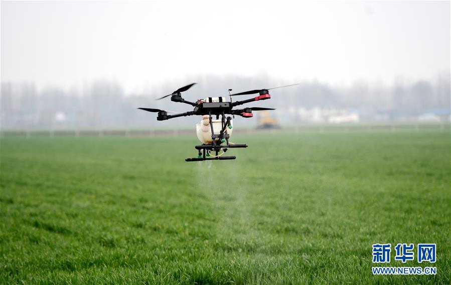 (在習(xí)近平新時(shí)代中國(guó)特色社會(huì)主義思想指引下——新時(shí)代新作為新篇章·習(xí)近平總書(shū)記關(guān)切事·圖文互動(dòng))(1)為農(nóng)田注入硬核生產(chǎn)力——一些地方春耕中農(nóng)業(yè)科技創(chuàng)新掃描