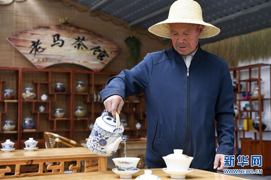 （新華全媒頭條·圖文互動(dòng)）（5）初夏，循著總書記的腳步探訪產(chǎn)業(yè)扶貧新事