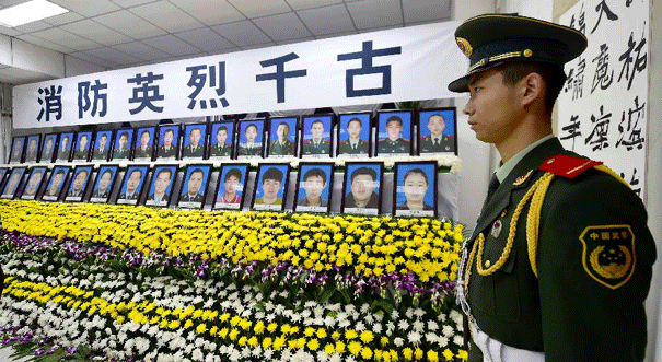 天津港“8·12”事故:致敬消防英烈