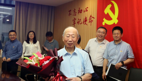 新黨員陳振新：“雖已耄耋，紅心向黨！”