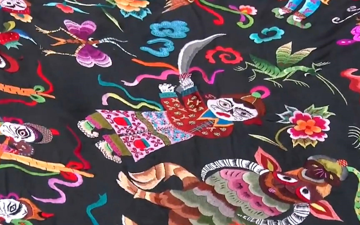 苗繡繡品慢慢得到市場(chǎng)認(rèn)可，回鄉(xiāng)的繡娘逐漸多了起來(lái)