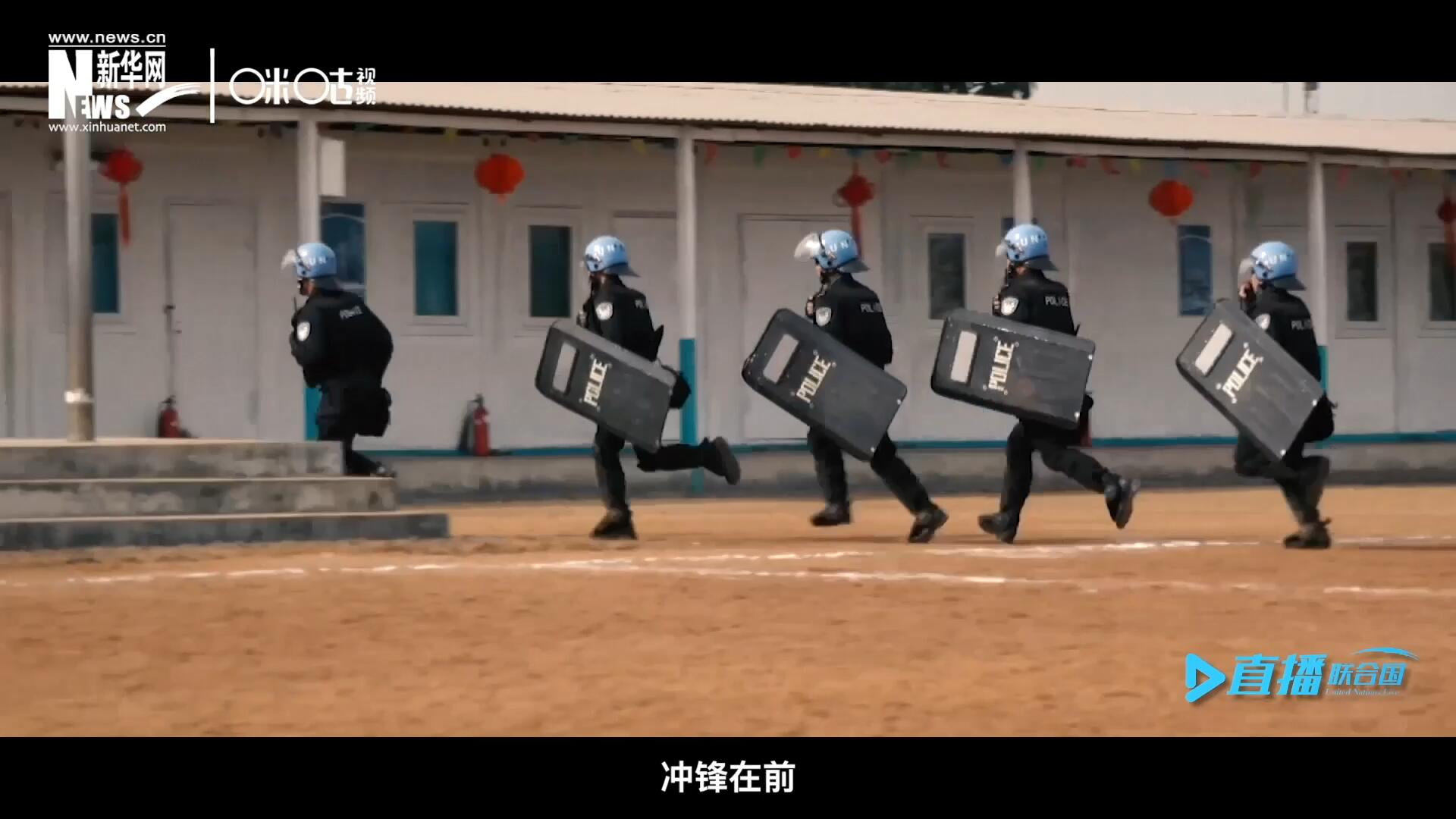 有這樣一支隊伍，他們不畏艱險，沖鋒在前，頭戴藍(lán)盔，為和平而戰(zhàn)，他們的名字叫做聯(lián)合國維和部隊。