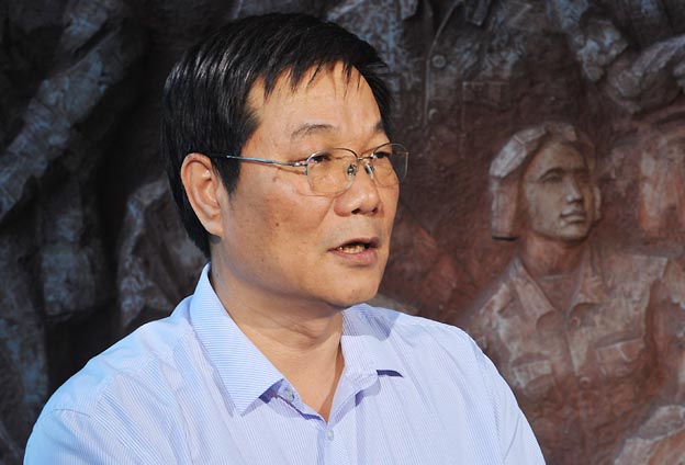 我們把黨的政治優(yōu)勢(shì)和現(xiàn)代企業(yè)制度優(yōu)勢(shì)結(jié)合起來(lái)，建立完善決策、執(zhí)行、監(jiān)督三個(gè)體系。
