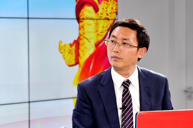 繼往是為了開來，那么開什么來？我們的未來是什么？我們現(xiàn)在站在什么歷史方位上？往哪里去走？