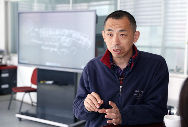 在黑洞的最中心，是平行宇宙的另外一個入口