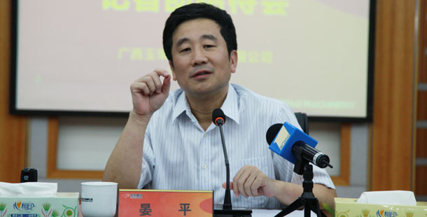 玉柴集團公司董事局主席晏平——大家可能不一定認識我，但是大家一定坐過裝配玉柴發(fā)動機的客車、公交車，因為玉柴發(fā)動機裝配在全國超過60%的客車、公交車上。玉柴發(fā)動機能夠陪伴大家上班、回家、逛街，我很自豪。我們將繼續(xù)制造更多更好的綠色產(chǎn)品，造福社會和百姓。