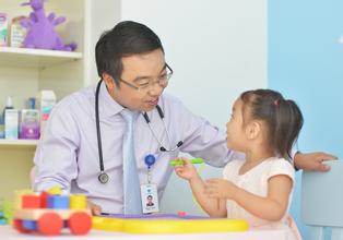 加強(qiáng)兒科醫(yī)生、助產(chǎn)士等緊缺人才培養(yǎng)