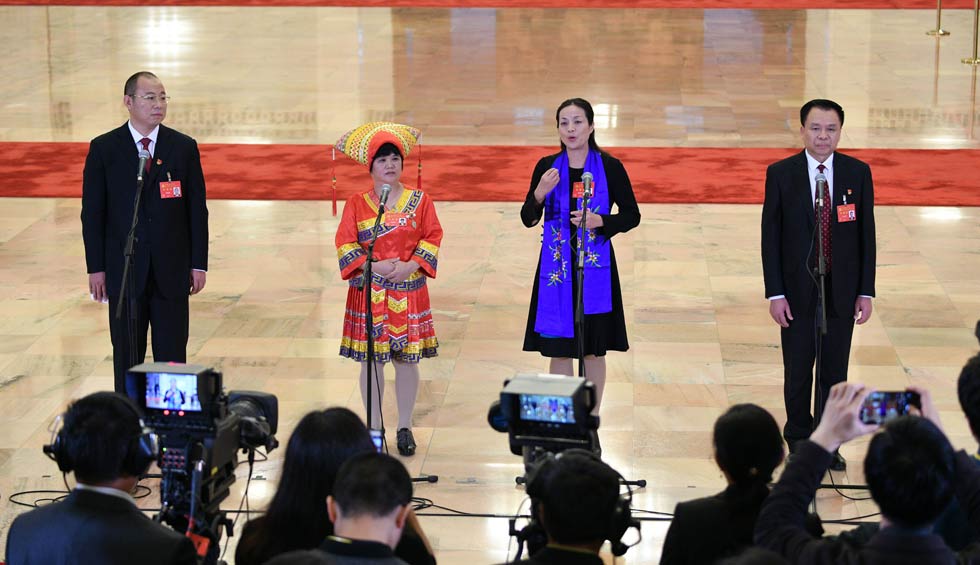 蔡松濤、杜麗群、楊小玲、賈立群接受采訪