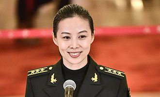 王亞平在“代表通道”接受采訪(fǎng)