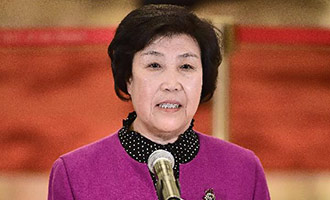 郭鳳蓮在“代表通道”接受采訪(fǎng)