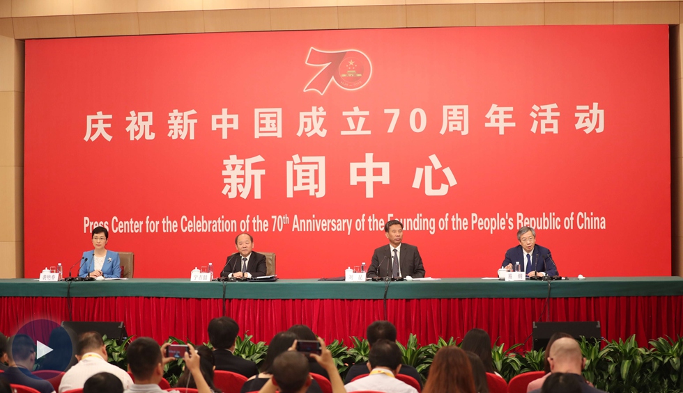以新發(fā)展理念為引領(lǐng)，推進(jìn)中國(guó)經(jīng)濟(jì)平穩(wěn)健康可持續(xù)發(fā)展