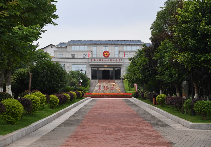 新華社評(píng)論員:敢于直面問(wèn)題 勇于擔(dān)當(dāng)作為