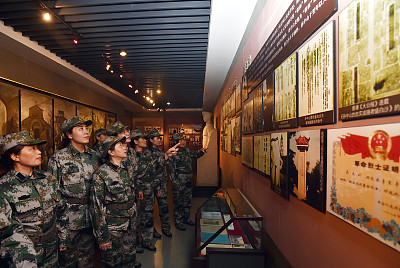 新華社評(píng)論員:抓住“關(guān)鍵少數(shù)” 發(fā)揮表率作用