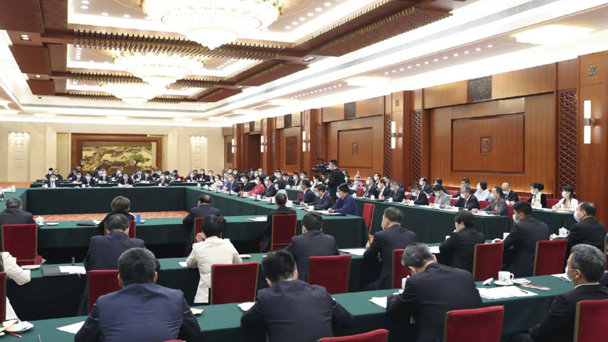 出席十三屆全國(guó)人大三次會(huì)議的代表團(tuán)分組審議政府工作報(bào)告，來(lái)看審議現(xiàn)場(chǎng)