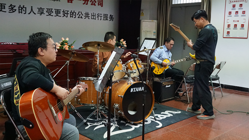 追夢中國人|侯孝輝：左手方向盤，右手麥克風