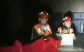 整理箱變小船 小朋友，消防員叔叔來了！