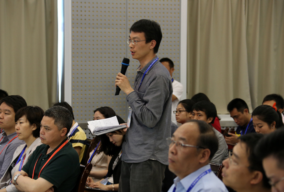 新華社-新華網(wǎng)記者正在提問