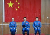 航天員飛行乘組同記者見面