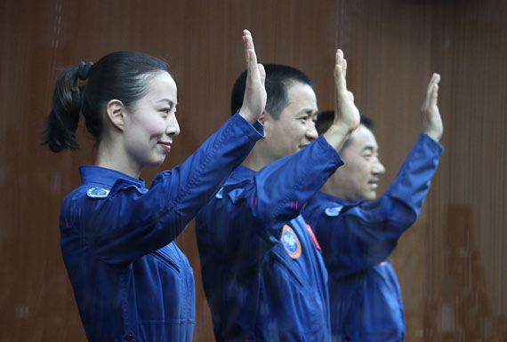 航天員飛行乘組同記者見面