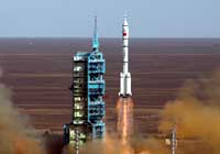 神舟十號(hào)飛船發(fā)射升空