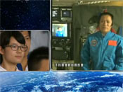 同學(xué)們像航天員聶海勝提問(wèn)