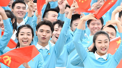 今天，這些歌在天安門(mén)廣場(chǎng)唱響
