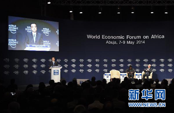 5月8日，中國(guó)國(guó)務(wù)院總理李克強(qiáng)在阿布賈出席第24屆世界經(jīng)濟(jì)論壇非洲峰會(huì)全會(huì)，發(fā)表題為《共同推動(dòng)非洲發(fā)展邁上新臺(tái)階》的特別致辭。新華社記者 李學(xué)仁 攝 