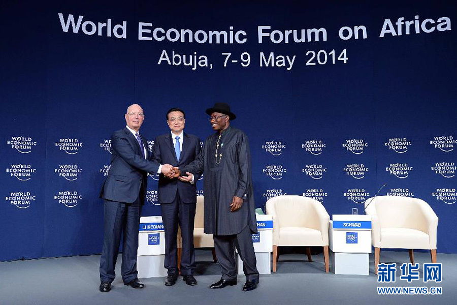 5月8日，國務(wù)院總理李克強(qiáng)在阿布賈出席第24屆世界經(jīng)濟(jì)論壇非洲峰會全會，發(fā)表題為《共同推動非洲發(fā)展邁上新臺階》的特別致辭。 新華社記者李濤 攝 