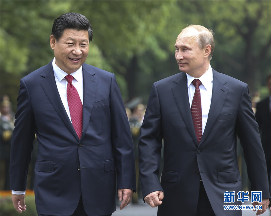 這是會(huì)談前，習(xí)近平在上海西郊會(huì)議中心廣場為普京舉行歡迎儀式。新華社記者 蘭紅光 攝 