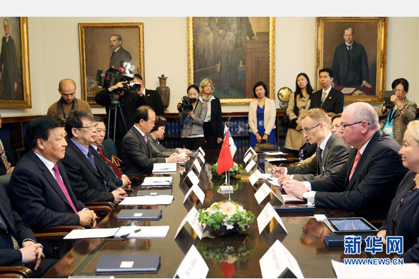 6月13日，中共中央政治局常委、中央書記處書記劉云山在赫爾辛基會見芬蘭議長海內(nèi)盧奧馬。 新華社記者姚大偉攝