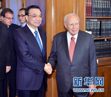 6月20日，國務(wù)院總理李克強在雅典總統(tǒng)府會見希臘總統(tǒng)帕普利亞斯。 新華社記者 李濤 攝