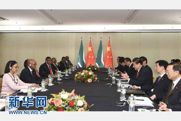 7月14日，國(guó)家主席習(xí)近平在巴西福塔萊薩會(huì)見南非總統(tǒng)祖馬。新華社記者 李學(xué)仁 攝