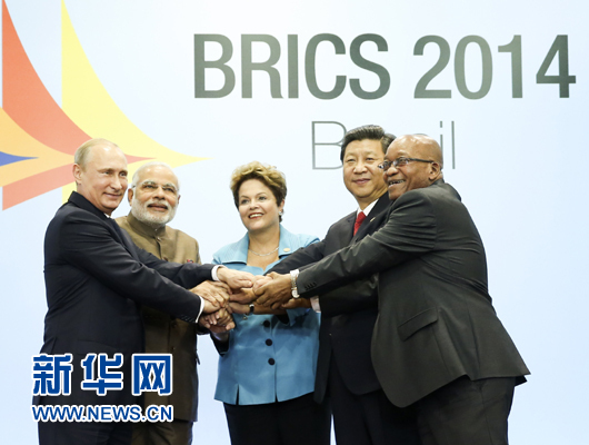 這是習近平同出席會晤的巴西總統(tǒng)羅塞夫、俄羅斯總統(tǒng)普京、印度總理莫迪、南非總統(tǒng)祖馬合影。新華社記者 蘭紅光 攝