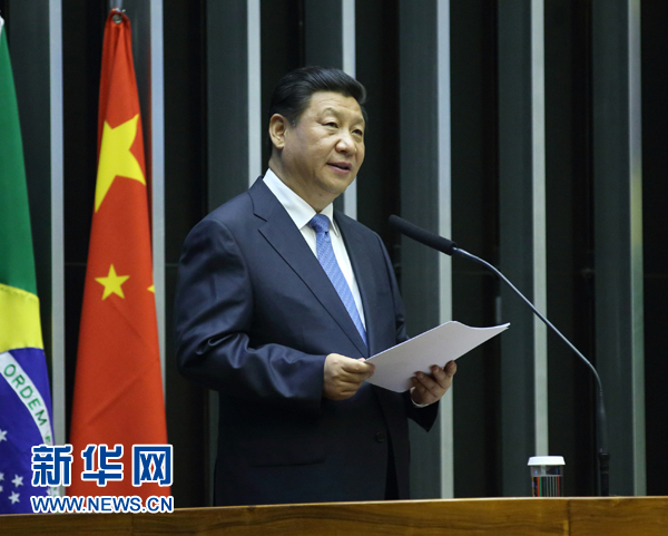 7月16日，國家主席習近平在巴西國會發(fā)表《弘揚傳統(tǒng)友好共譜合作新篇》的演講。 新華社記者 蘭紅光 攝 