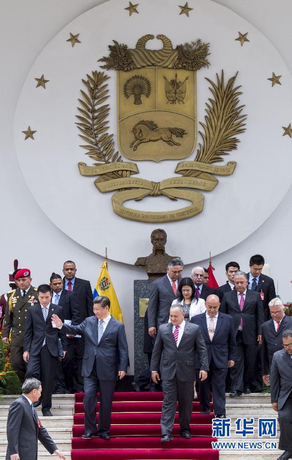 當(dāng)?shù)貢r間7月21日，國家主席習(xí)近平在加拉加斯會見委內(nèi)瑞拉全國代表大會主席卡韋略。 新華社記者 王曄 攝