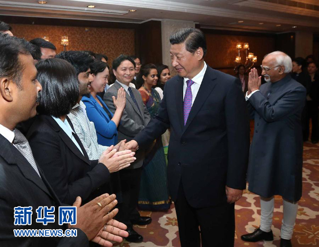 9月18日，國家主席習(xí)近平在印度世界事務(wù)委員會(huì)發(fā)表題為《攜手追尋民族復(fù)興之夢》的重要演講。演講結(jié)束后，習(xí)近平接見中印兩國青年代表。新華社記者 龐興雷 攝