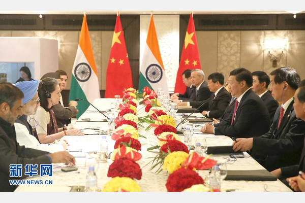 9月19日，國家主席習(xí)近平在新德里會見印度國大黨主席索尼婭·甘地和前總理辛格。 新華社記者姚大偉攝